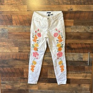 Bandolino jeans with beautiful floral embroidery
